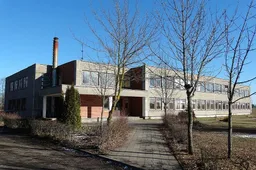 Aukcionai: parduoda sandėlį su sklypu, buvusius gaisrinės ir mokyklų pastatus