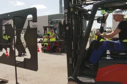 Elektrokrautuvų vairuotojai varžėsi Alytaus rajone - geriausieji Lietuvai atstovaus finale Vokietijoje