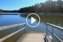 Neįprastas vaizdelis: nuo Dailidės kranto atsikabino lieptelis