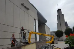 Alytaus miesto teatro fasadą papuošė pavadinimas