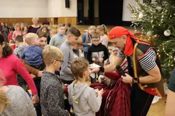 Alytaus rajono globėjų šeimos linsminosi su kapitonu Flintu ir Kalėdų seneliu