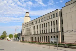 Dešimt savivaldybių tarybų narių netenka mandatų