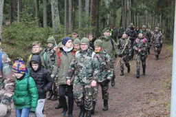 20-ies kilometrų atstumą įveikti pasiryžo ne tik kariai