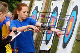 Pajėgiausi ir talentingiausi Lietuvos lankininkai varžėsi Alytaus aerodrome