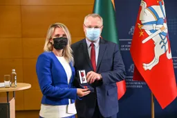 Alytiškei – garbės ženklo medalis už ypatingus nuopelnus lituanistiniam švietimui ir lietuvybės puoselėjimą užsienyje