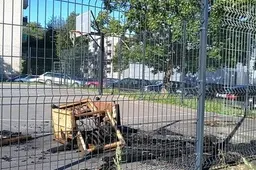 Gadinamos vaikų žaidimų aikštelės, sporto aikštelėje - nuodėguliai