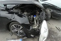 Nepraleido pagrindiniu keliu važiuojančio - sužaloti du žmonės (NUOTRAUKOS)
