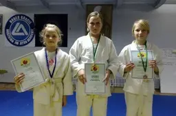 Vasario 16-ąją Alytaus rajono dziudistės paminėjo iškovodamos medalius
