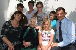 Alytiškės šimtametės pataria: mylėti artimus, rūpintis kūnu ir siela, neapleisti maldos ir rinkis, ką valgai