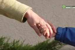 Pirmojo Alytaus bendruomenė apkabino vienintelę savo mokyklą (VIDEO)