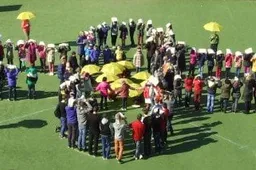 Pirmojo Alytaus progimnazijos kieme – „Gyvasis draugystės žiedas”