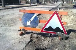 Dingo tonos akmenų, susižalojo darbe, laikė uždarę sodybos rūsyje, nukentėjo gaisre