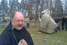 Gyventojai atsirito akmenį ir apgyvendins meškutę (NUOTRAUKOS)