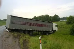 „Fūra“ nuo kelio nuskrido į Giluičio paežerės pievas (NUOTRAUKOS)