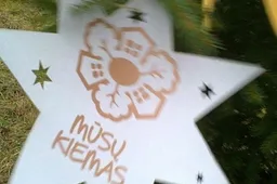 Vys žiemą iš kiemo, degins Morę, vaišinsis blynais su uogiene - Putinuose