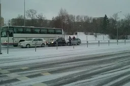 Sekmadienis snieguotas – gatvės ledinės (NUOTRAUKOS)