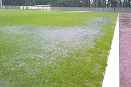 Per vieną dieną – beveik mėnesio lietaus norma: atšauktos futbolo rungtynės, ėjimo akcija
