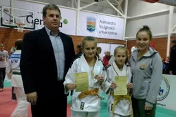 K. Neverbickaitė ir K. Žuklijūtė - Lietuvos mokinių dziudo čempionės