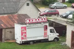 Kodėl suvalgius patiekalų iš kebabinių kartais pradeda pykinti, norisi vemti ar viduriuoti?