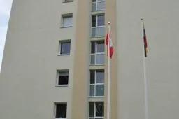 Alytaus ir Lietuvos vėliavos suplėvesavo prie daugiabučio (NUOTRAUKOS)