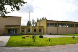 Tėveliai gali naudotis lengvata mažuosius palydint į mokyklą
