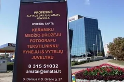 Dėl jaunų žmonių ir jų darbo - apskritojo stalo diskusija profesinėje dailiųjų amatų mokykloje