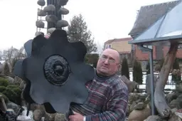Kolekcionierius akmenyse atpažįsta žmones