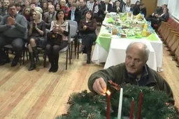 Aloviškiai uždegė pirmąją advento žvakę