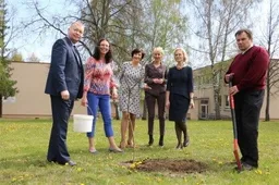 Pasodintas ketvirtasis akcijos „Alytiškis – alytiškiui“ ąžuoliukas
