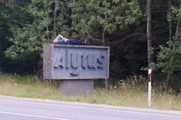 Alytuje, buvusiame mieste - kurorte, žmonės neprarado įgūdžių poilsiauti...