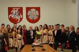 Alytaus miesto vadovai ir „Dežavu“ choras apsimainė dovanomis (VIDEO)