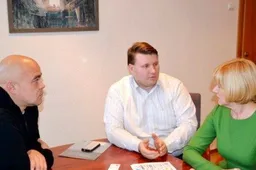 Rotušėje apsilankė automobilių šonaslydžio entuziastai
