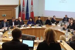 Alytaus miesto gyventojų mažėja - savivaldybėje valdininkų daugėja