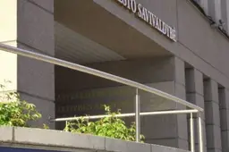 Ką žadėjo, tą ir padarė: atidarytos pagrindinės Alytaus miesto rotušės durys (+TV reportažas)