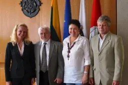 Olimpinė čempionė D. Gudzinevičiūtė ir šaudymo sąjunga Alytaus sportininkams dovanojo įrangos