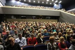 Teatrų festivalyje „Tegyvuoja komedija!” Alytuje - spektaklio „Trys mylimos” ir jo kūrėjų triumfas (VIDEO)