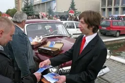 Valdantieji dalijasi likviduotų apskričių patalpas
