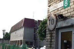 Pataisos namų darbuotojai santykius aiškinosi gatvėje