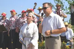 Pietų Lietuvos žemdirbiai su javapjūtės pradžia pasveikinti Alytaus rajone