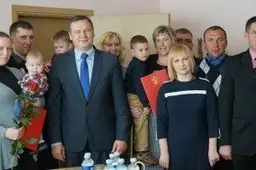 Darbais išsiskiriančioms rajono šeimoms - padėkos raštai ir atminimo dovanos