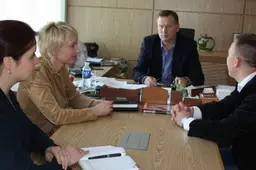 Verslo inkubatoriaus idėją Alytaus rajono vadovams pristatė miesto tarybos narė ir socialinio verslumo mokyklos vadovas