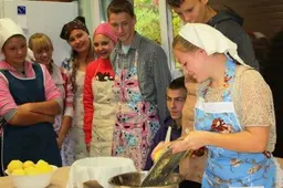 Pivašiūnuose moko kepti dzūkiškas bandas, duoną ir pyragus