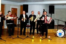 Linksma muzika džiugino „Mazgucis“, sukosi poros