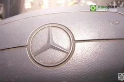 Pardavė greiderį, „Ford“ autobusėlį, o kiti savivaldybės automobiliai bus siūlomi naujame aukcione (TV REPORTAŽAS)