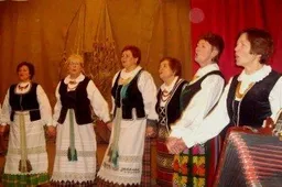 Santaikoje skambėjo dzūkiška šneka, sukosi šeimininkės, šventės metu pristatytos atnaujintos patalpos