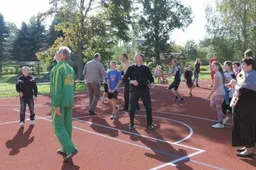 Makniūnuose atidaryta šiuolaikiška sporto aikštelė