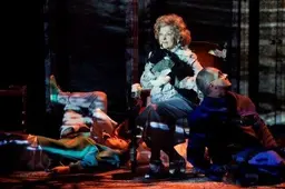 Komedijoje „Mūsų brangioji Pamela“ - Gražina Balandytė ir nacionalinio Kauno dramos teatro žvaigždynas