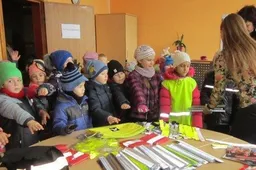Išdalino apie 2 tūkstančius saugaus eismo priemonių