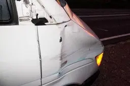 Jaunuolį, išėjusį į kelią, mirtinai sužalojo „Mercedes Benz“ (NUOTRAUKOS. ATNAUJINTA)
