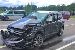 Ties viaduku prie Alytaus „Volkswagen“ susidūrė su „Volvo“ sunkvežimiu (VIDEO. ATNAUJINTA)